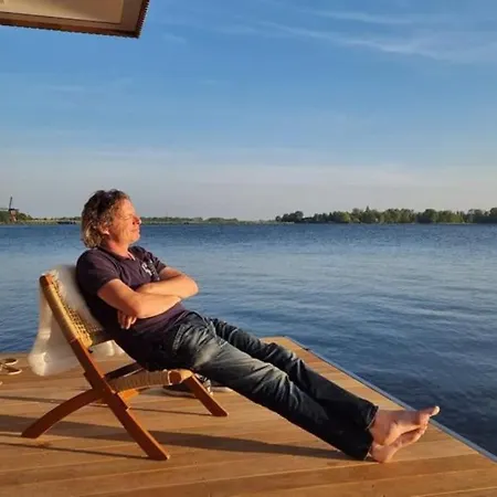 Botel Surla Houseboat 