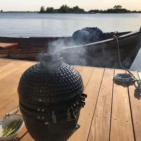Botel Surla Houseboat 