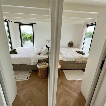 Surla Houseboat Nevel Kagerplassen With Tender Buitenkaag