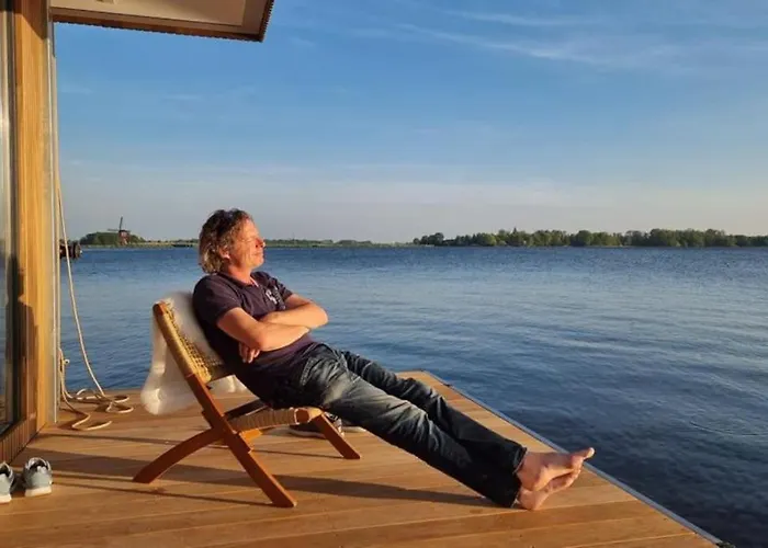 Botel Surla Houseboat 