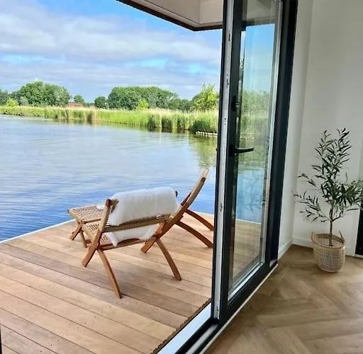 Botel Surla Houseboat 